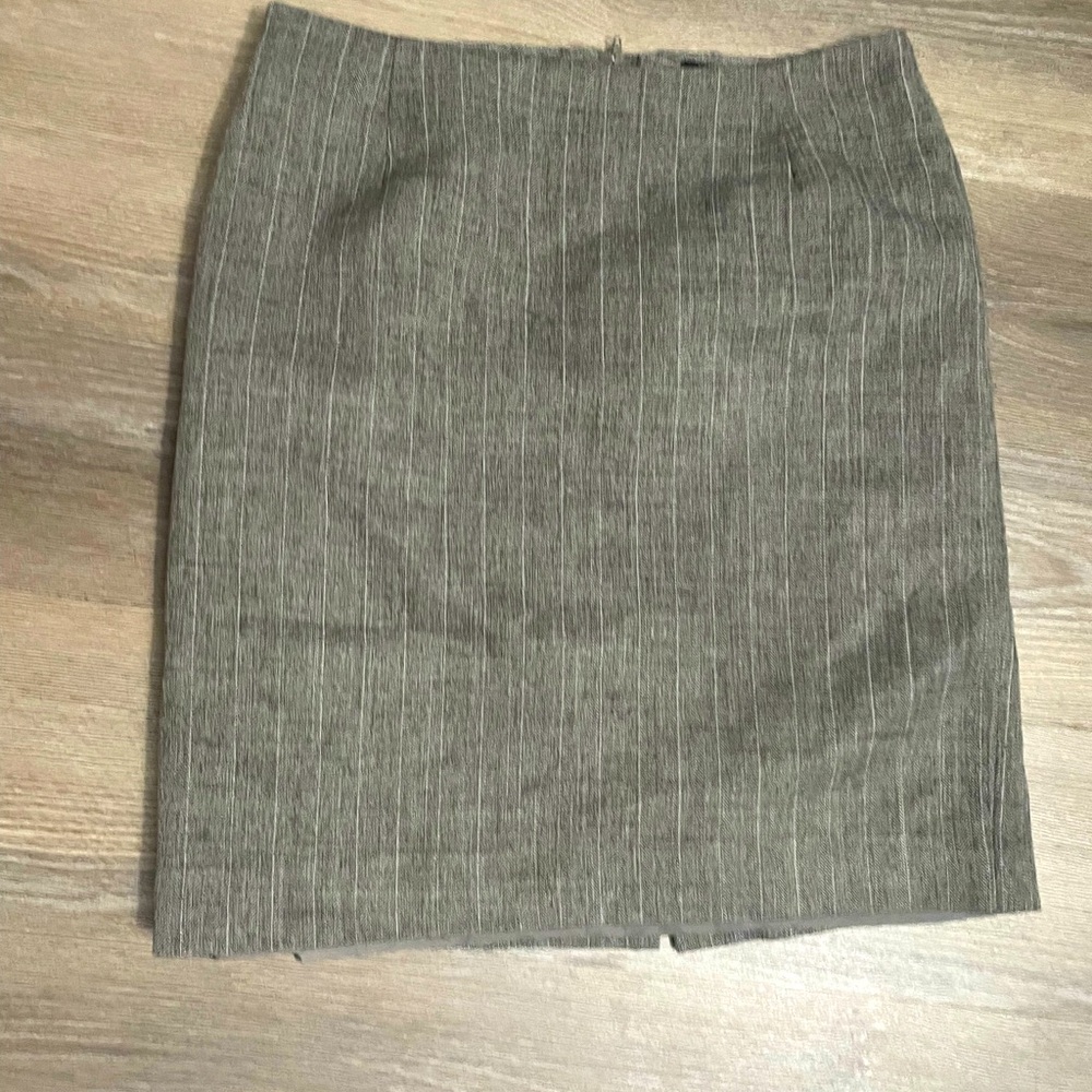 H&M Grey pinstripe pencil skirt size S EUC